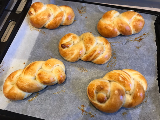 Leckereien aus der Hausbäckerei und Konditorei