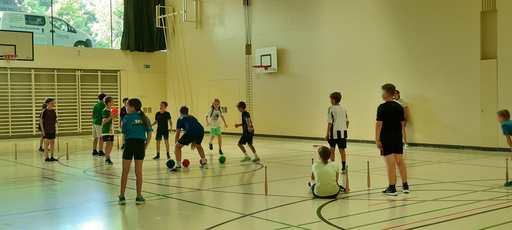 Ballspiele in der Halle