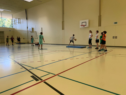 Ballspiele in der Halle