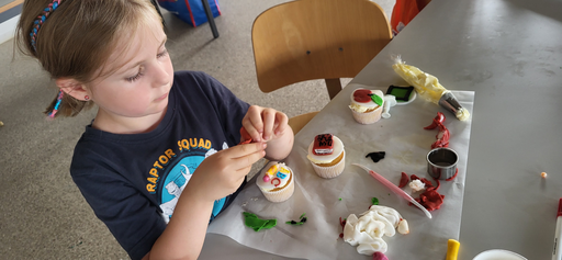 Cupcakes zum Thema Einschulung verzieren