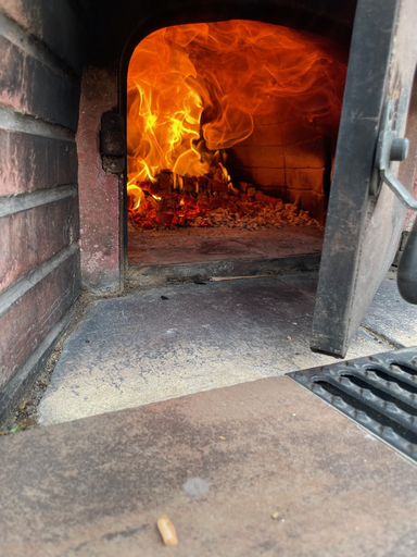 Pizza backen im Steinofen